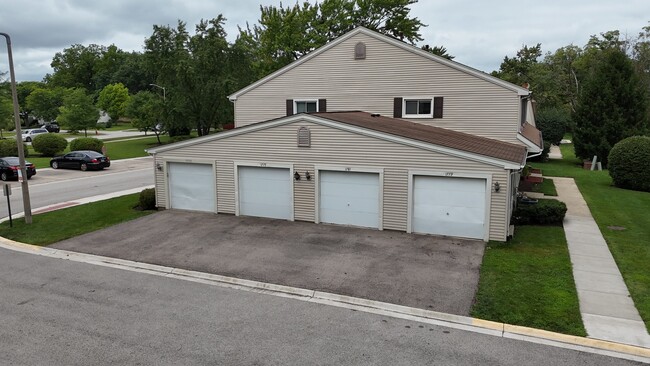 Building Photo - 1781 Queensbury Cir