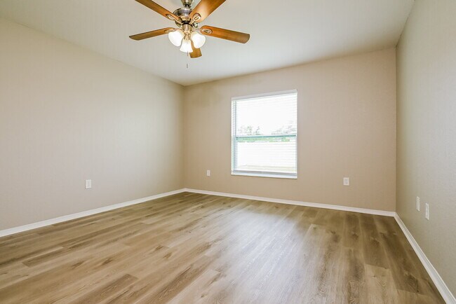 Building Photo - 1771 Williamsburg Dr