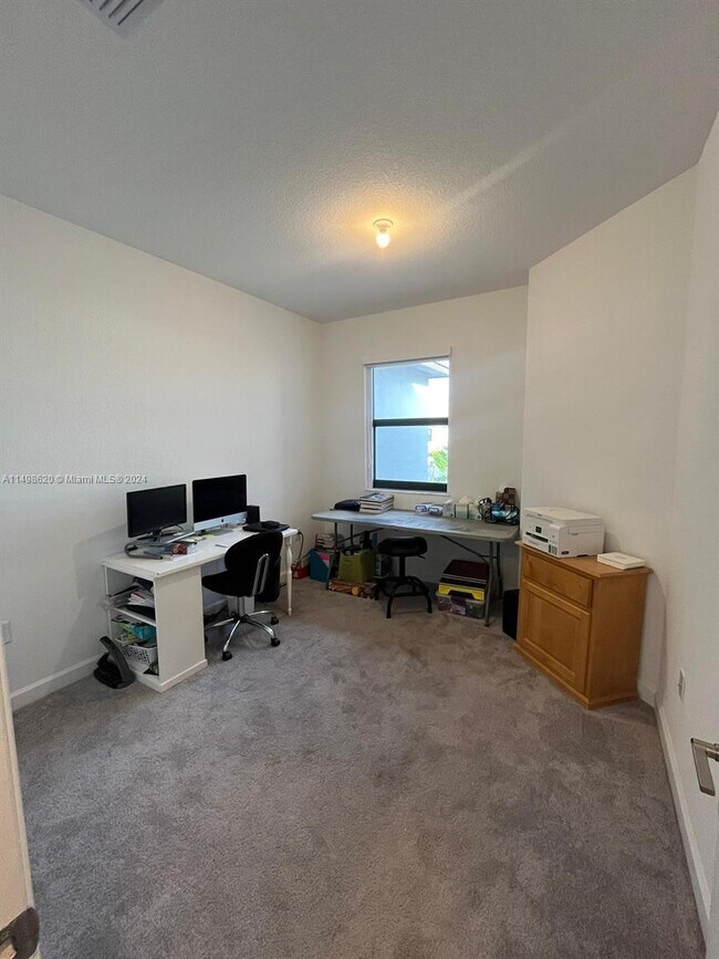 Building Photo - 25282 SW 108th Ave