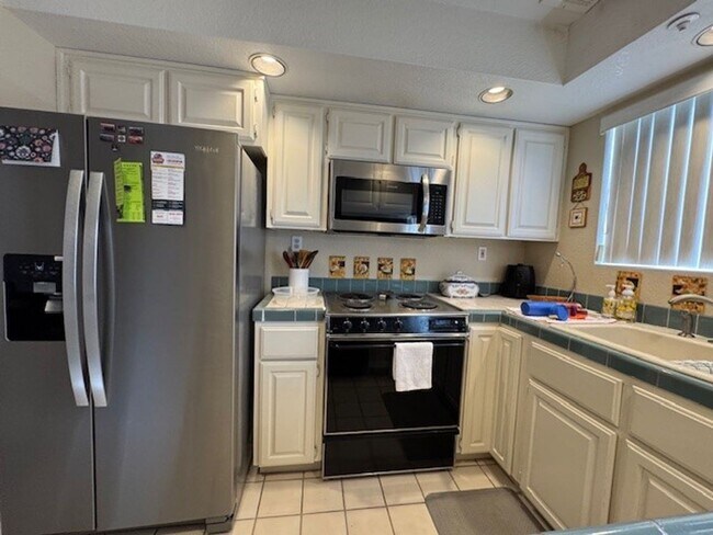 Building Photo - 3BR 3BA Townhome-Best view of the River & Laughlin Casino Skyline