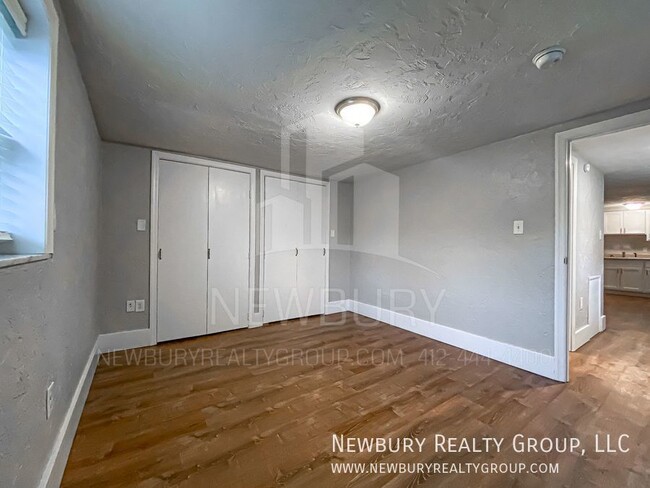 Building Photo - Modern Charm: Cozy 1-Bedroom Apartment wit...