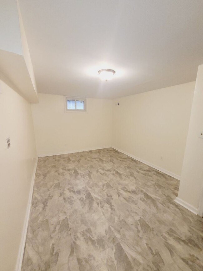 Building Photo - Newly Renovated Brick Ranch with a Basement!
