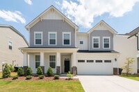 Building Photo - Chapel Hill 5 Bedroom/ 3 bath Home Gourmet Kitchen Fireplace and Fenced yard!