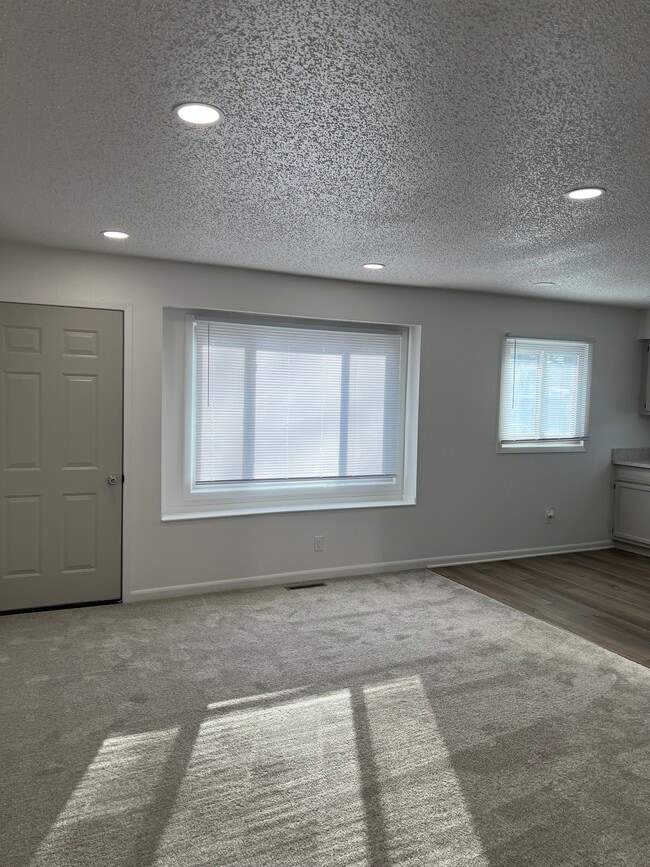 Building Photo - 5324 Jennifer Dr