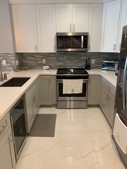 Building Photo - 223 SW 120th Ave