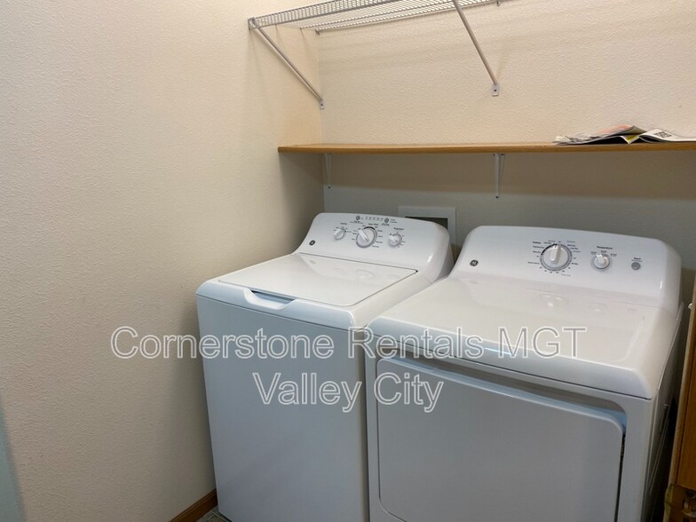 Building Photo - 508 10th St NE