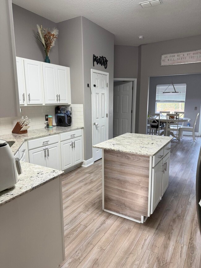 Building Photo - 2216 Smallwood Dr