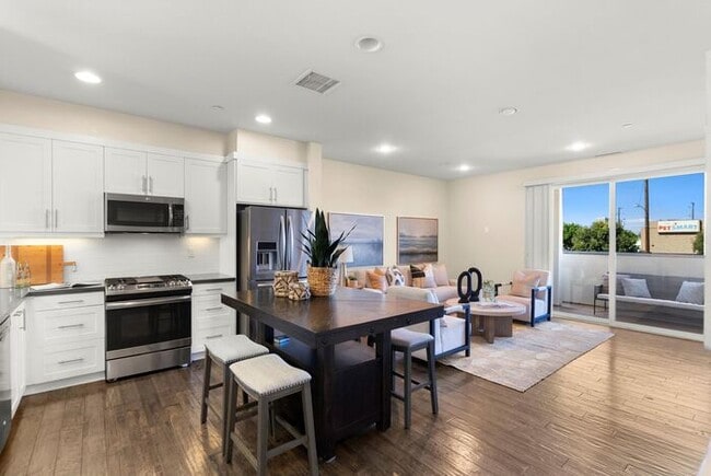 Building Photo - Superior Point