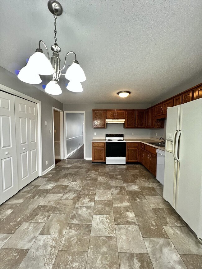 Building Photo - 229 Grassmire Dr