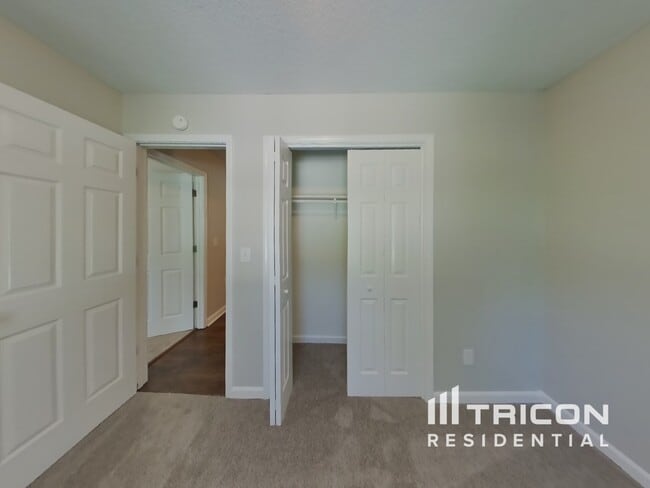 Building Photo - 1025 Brenton Dr NW
