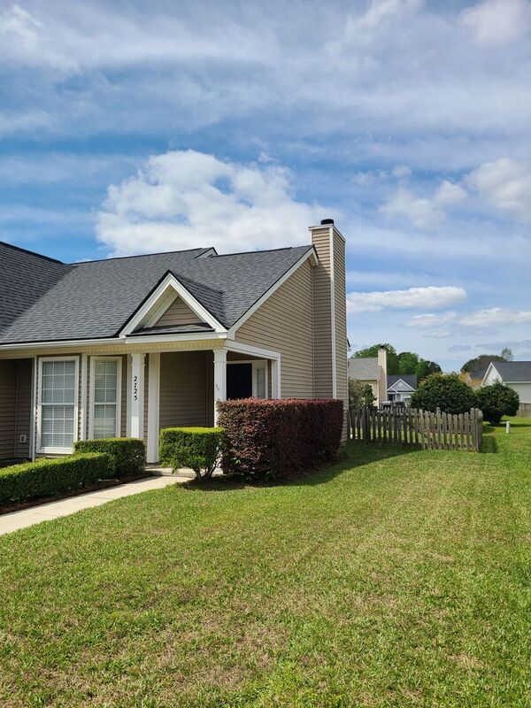 Building Photo - 2725 Palmetto Hall Blvd