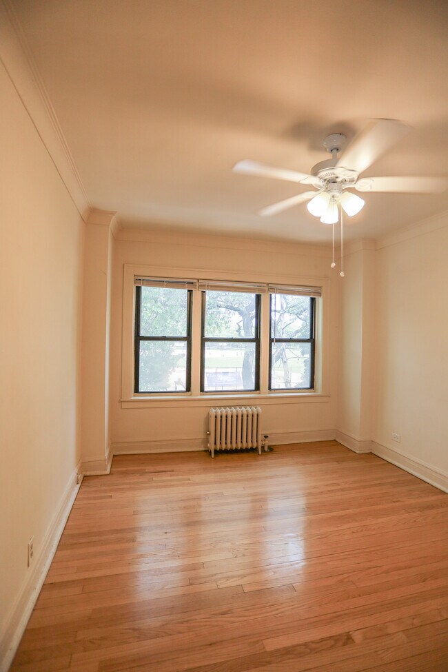 Building Photo - 2039 W Wellington-1