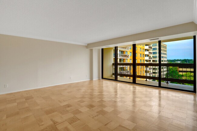 Building Photo - 3800 Fairfax Dr