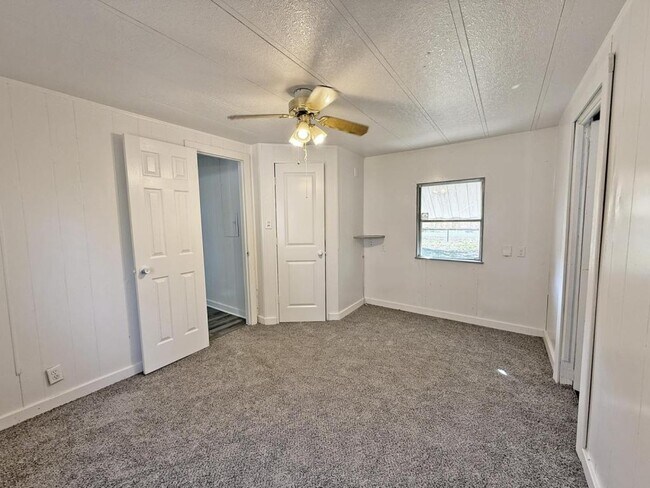 Building Photo - 6227 Forest Acre Cir N