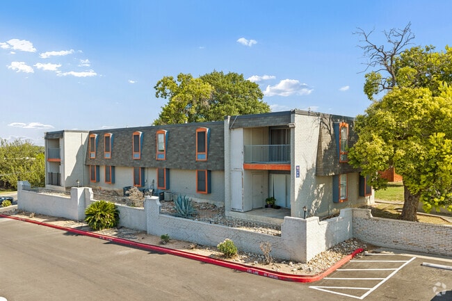 Building Photo - Amber Hill