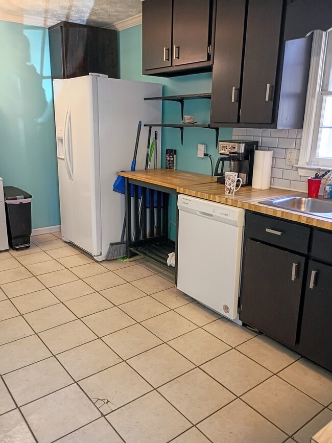Building Photo - 1279 Alpha Dr