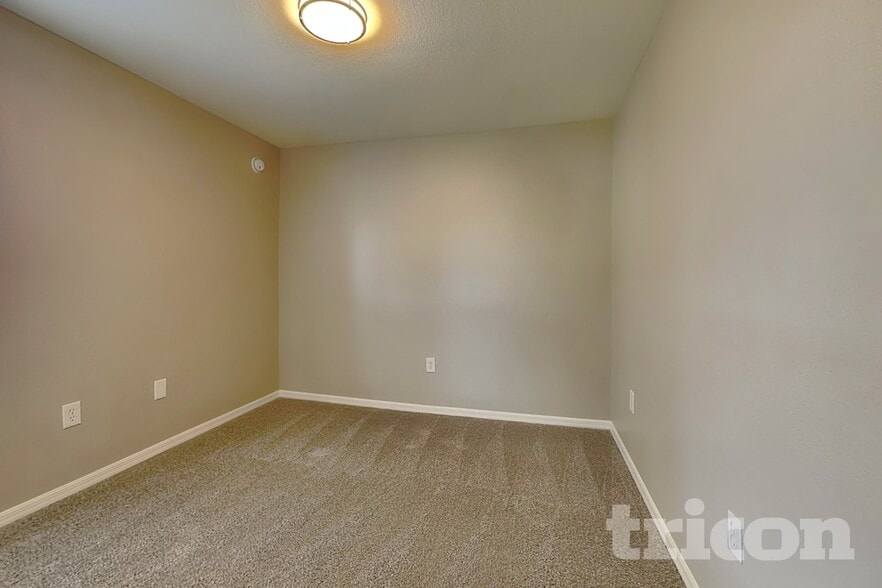 Building Photo - 10752 Carloway Hills Dr