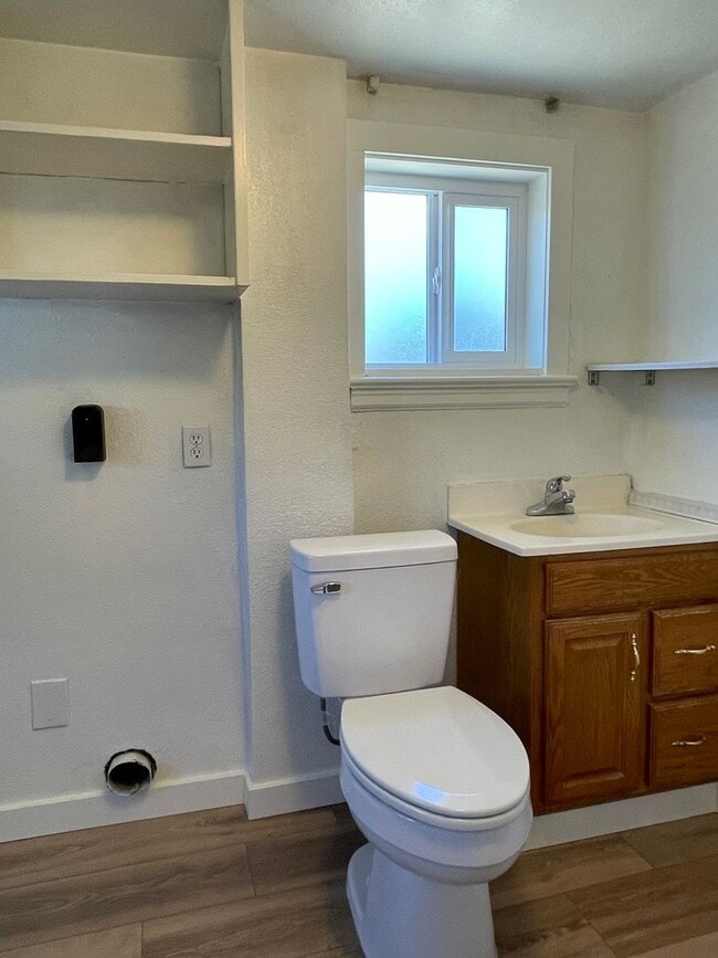 Building Photo - Great 1 Bedroom 1 Bath Cottage-ALL UTITLITES INCLUDED, except Power