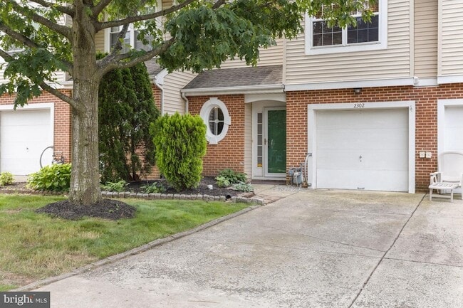 Building Photo - 2302 Harvard Dr