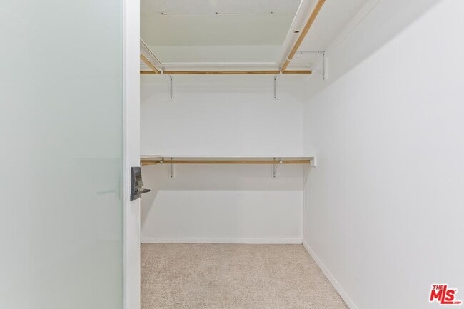 Building Photo - 225 S Hamilton Dr