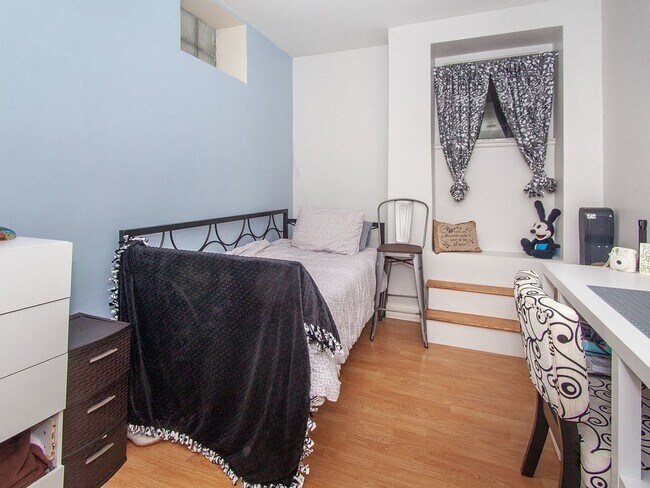 Building Photo - 19 Aberdeen St