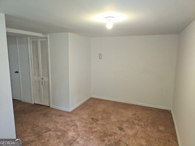 Building Photo - 5690 Deerfield Ct