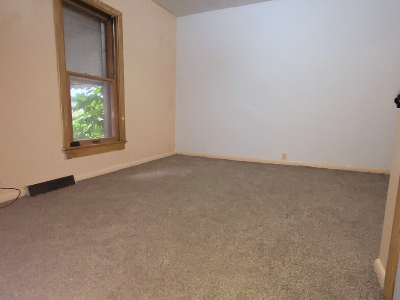 Building Photo - 1209 8th St SE