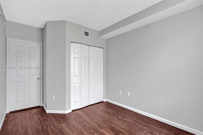 Building Photo - 17150 N Bay Rd