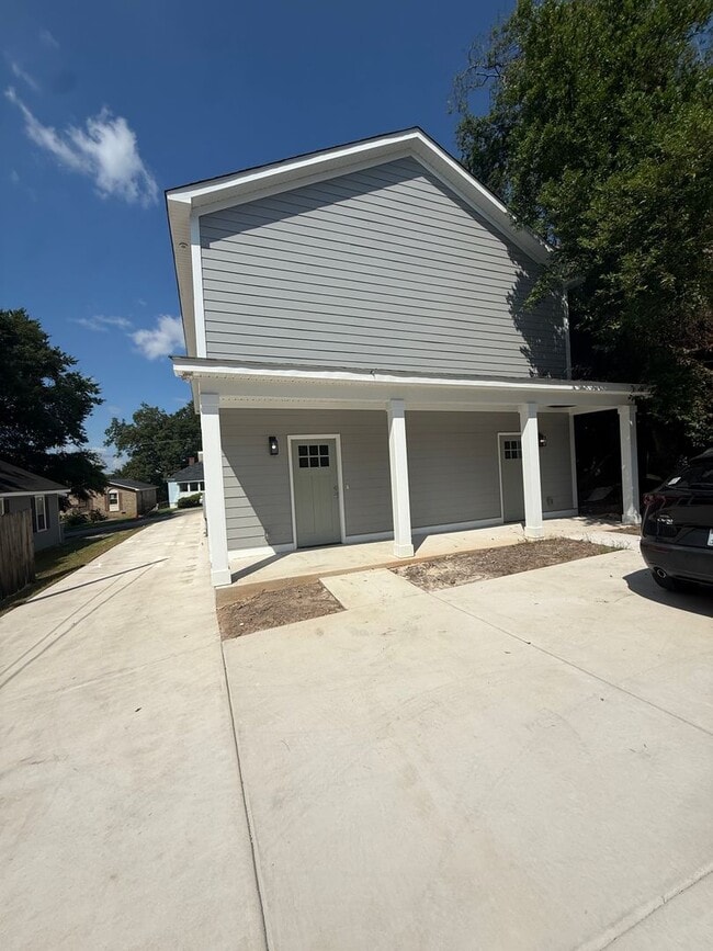 Building Photo - 408 S Gregg St