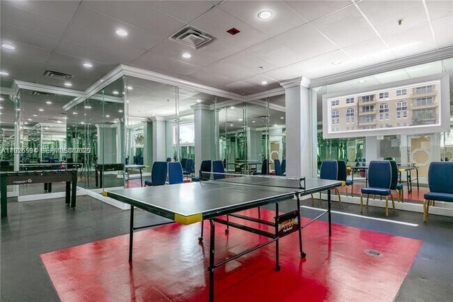 Building Photo - 2030 S Ocean Dr