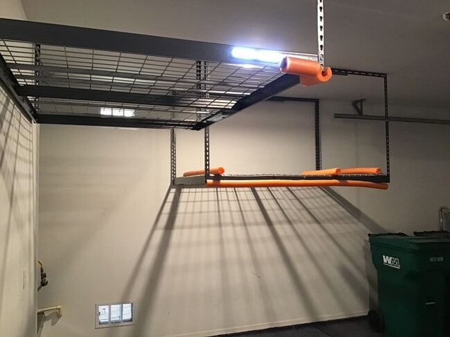 Building Photo - Clean, 3 Bdrm + Den, 2 Bath, 1842 sq/ft in...