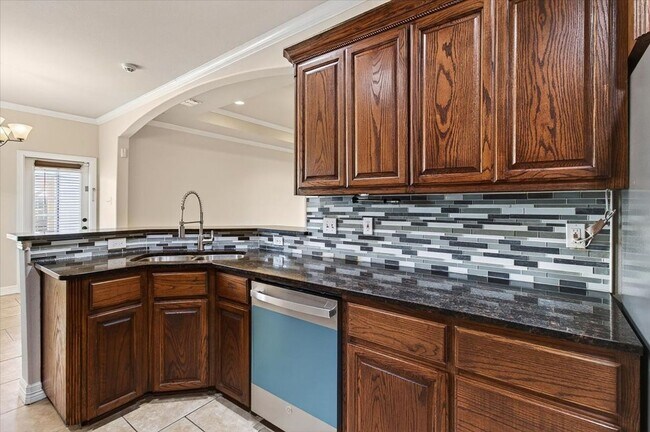 Building Photo - 6901 Anastasia Dr