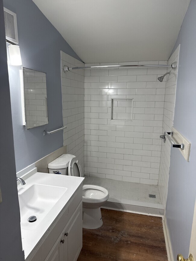 Building Photo - 1009 Hampton St NW