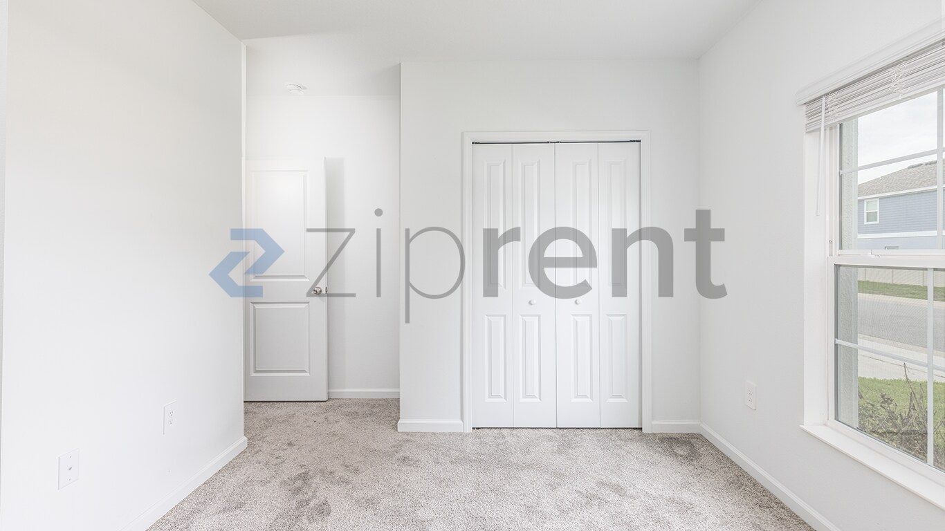 Building Photo - Unit