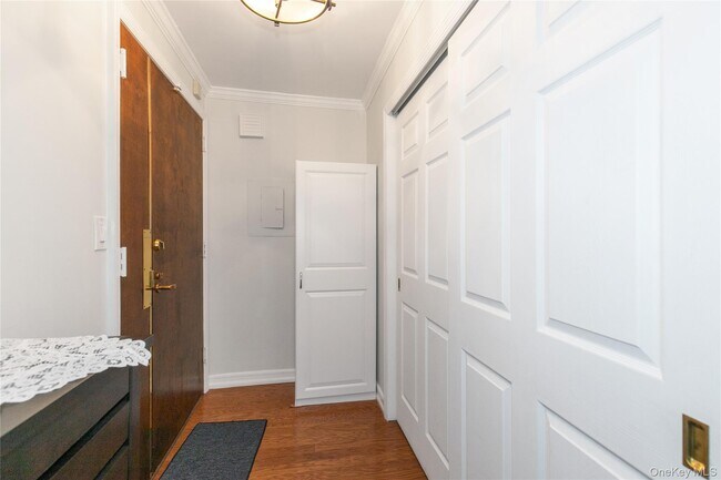 Building Photo - 12 Bond St