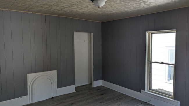 Building Photo - 415 W Front St