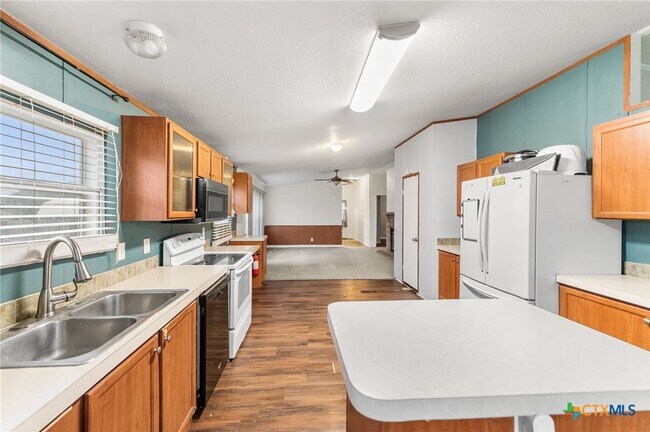 Building Photo - 2676 Pahmeyer Rd