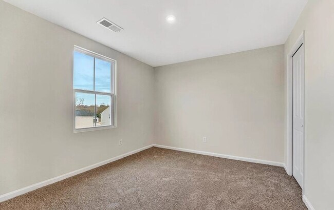 Building Photo - 8 Torrington Dr
