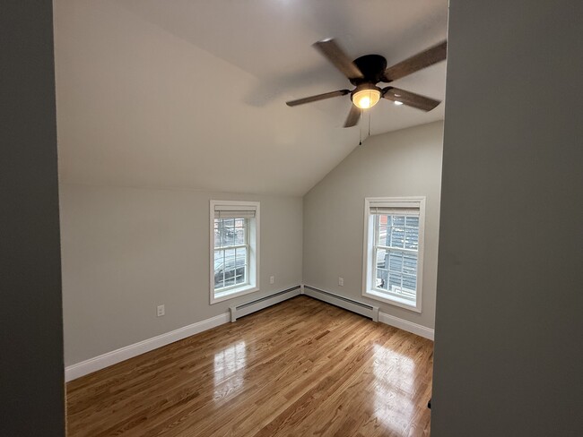 Building Photo - 944 Farmington Ave