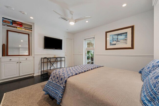 Building Photo - 302 NW 16th St