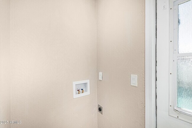 Building Photo - 10838 N 32nd Ln