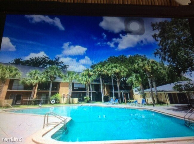 Building Photo - 1 br, 1 bath Condo - 160 Lewfield Cir