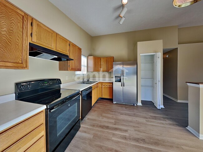 Building Photo - 1903 E Maple Park Dr