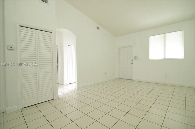Building Photo - 1568 SE 26th St