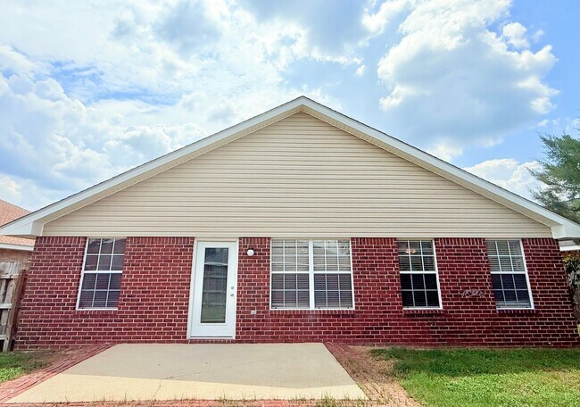 Building Photo - Charming Brick Home - Jaimee's Ridge