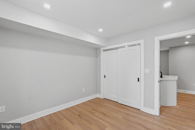 Building Photo - 1301 Somerset Pl NW