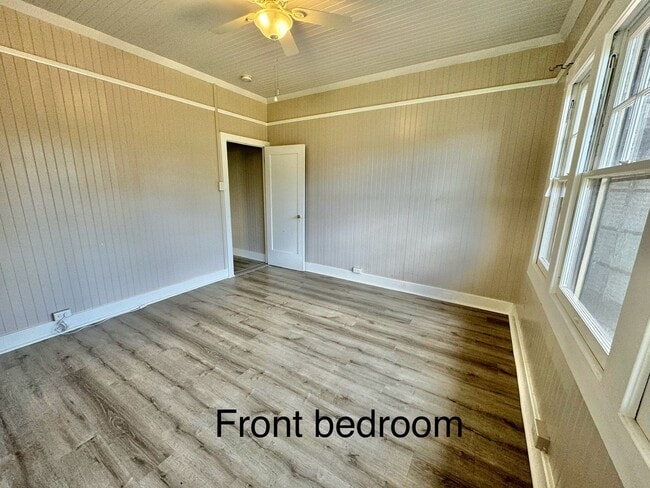 Building Photo - Charming detached single family Kaimuki 3 bdrm, 1 bath home on level lot