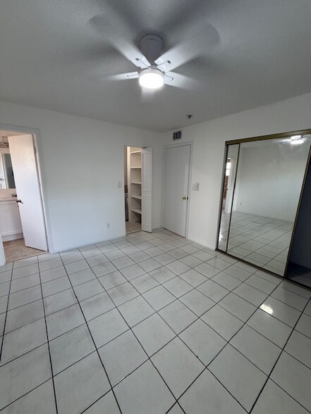 Building Photo - 1020 N 18th Ct