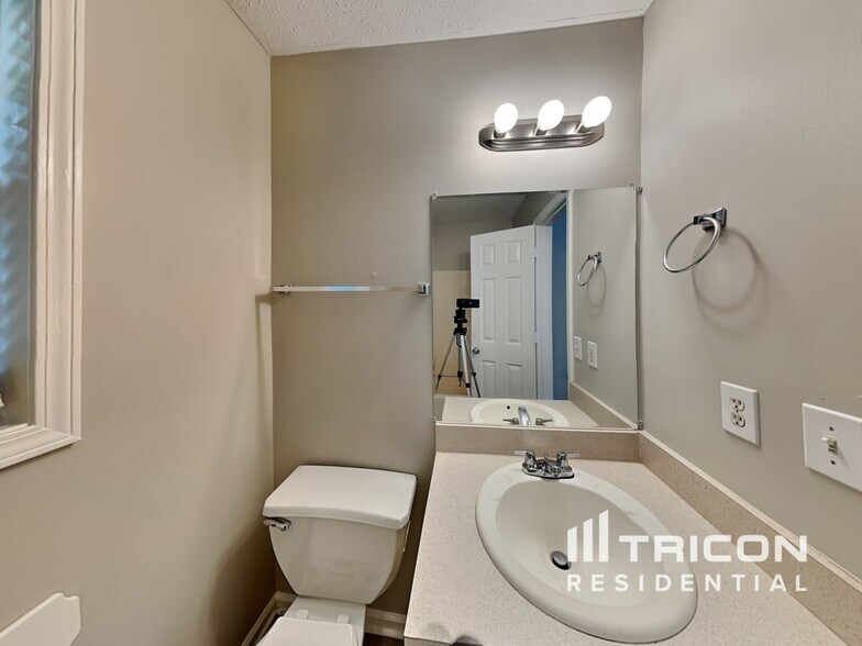 Building Photo - 3721 Cherokee Overlook Dr