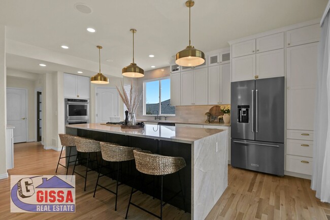 Building Photo - This stunning six-bedroom, three-and-a-hal...